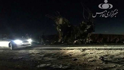 Un coche en el lugar donde se ha cometido el atentado. (REUTERS) Un coche en el lugar donde se ha cometido el atentado. (REUTERS)