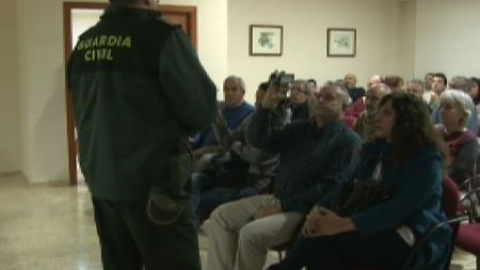 Bronca en Sellent (Valencia) porque dos vecinos se empeñaban en grabar en vídeo durante un pleno municipal Bronca en Sellent (Valencia) porque dos vecinos se empeñaban en grabar en vídeo durante un pleno municipal