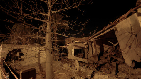 Vista de una casa dañada este martes por un misil disparado desde la Franja de Gaza en la ciudad sureña de Ashkelon (Israel) - EFE/ Atef Safadi Vista de una casa dañada este martes por un misil disparado desde la Franja de Gaza en la ciudad sureña de Ashkelon (Israel) - EFE/ Atef Safadi