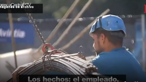 Cuatro empresarios habrÃ­an cambiado el uniforme de un trabajador por su ropa tras sufrir este un grave accidente laboral