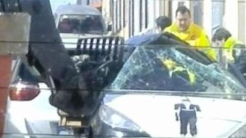 Un moroso embiste con un toro mecánico al cobrador del frac Un moroso embiste con un toro mecánico al cobrador del frac