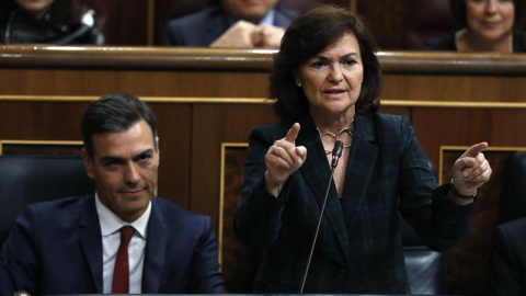 El presidente del Gobierno, Pedro Sánchez, junto a la vicepresidenta del Gobierno, Carmen Calvo , junto durante la sesión de control al Gobierno celebrada hoy en el Congreso de los Diputados. EFE/Javier Lizón El presidente del Gobierno, Pedro Sánchez, junto a la vicepresidenta del Gobierno, Carmen Calvo , junto durante la sesión de control al Gobierno celebrada hoy en el Congreso de los Diputados. EFE/Javier Lizón