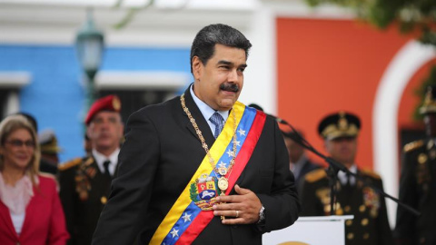 Fotografía cedida por prensa de Miraflores que muestra al presidente de Venezuela, Nicolás Maduro (c), mientras participa en los actos conmemorativos del Bicentenario del Discurso de Angostura, este viernes en Ciudad Bolívar (Venezuela). El discurso fu Fotografía cedida por prensa de Miraflores que muestra al presidente de Venezuela, Nicolás Maduro (c), mientras participa en los actos conmemorativos del Bicentenario del Discurso de Angostura, este viernes en Ciudad Bolívar (Venezuela). El discurso fu