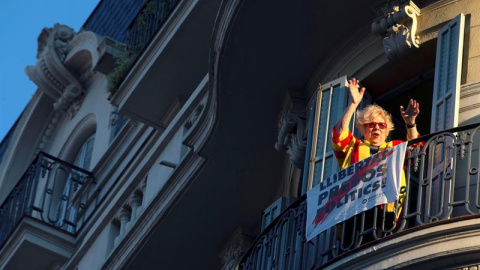 La actriz Nuria Feliu durante la manifestación convocada por ANC y Òmnium Cultural. EFE/ Enric Fontcuberta