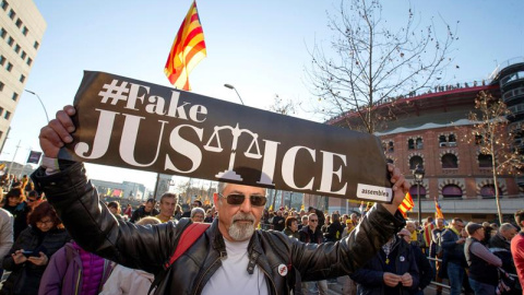Manifestación convocada por ANC y Òmnium Cultural. EFE/ Enric Fontcuberta