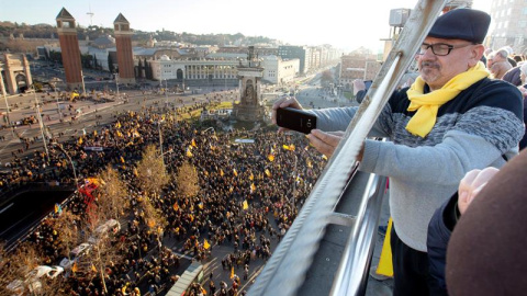Vista aérea de la manifestación. EFE/ Enric Fontcuberta