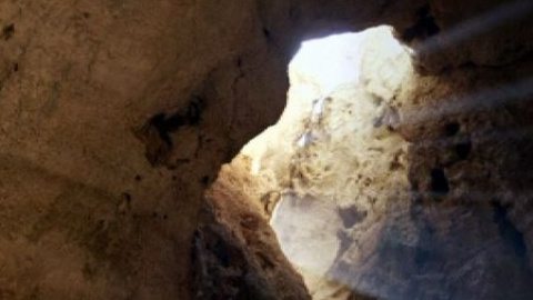 Escalan una de las cuevas más grandes del mundo en Oman Escalan una de las cuevas más grandes del mundo en Oman