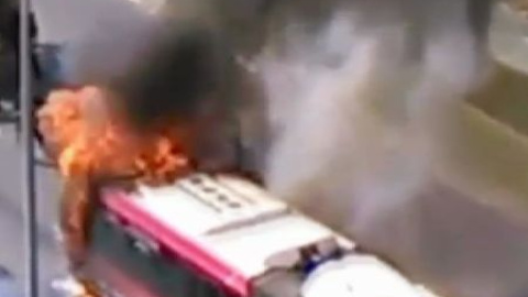 Otro autobús urbano incendiado en Sevilla Otro autobús urbano incendiado en Sevilla
