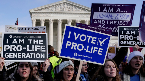 Los manifestantes en contra del aborto se reúnen en la Corte Suprema en Washington. / Reuters Los manifestantes en contra del aborto se reúnen en la Corte Suprema en Washington. / Reuters