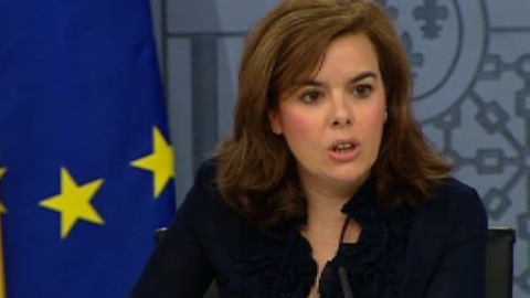 La vicepresidenta acusa a la Generalitat de "utilizar" a la comunidad educativa para apoyar la consulta La vicepresidenta acusa a la Generalitat de "utilizar" a la comunidad educativa para apoyar la consulta