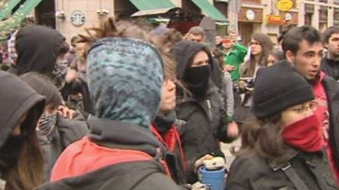 Estudiantes a trabajadores de Coca-Cola: "¡Vendidos, traidores!' Estudiantes a trabajadores de Coca-Cola: "¡Vendidos, traidores!'