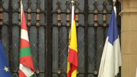 El alcalde de Bildu no cumple con el luto oficial por Suárez El alcalde de Bildu no cumple con el luto oficial por Suárez