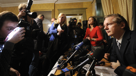 Assange, durante una conferencia de prensa en Génova en noviembre de 2010. - FABRICE COFFRINI / AFP