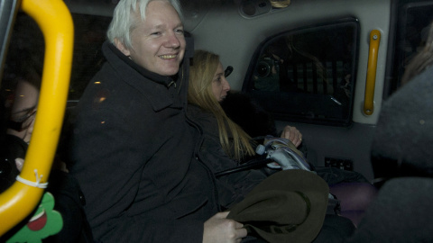 El fundador de Wikileaks, en una de sus últimas imágenes antes de acceder a la embajada de Ecuador. Febrero de 2012. - CARL COURT / AFP