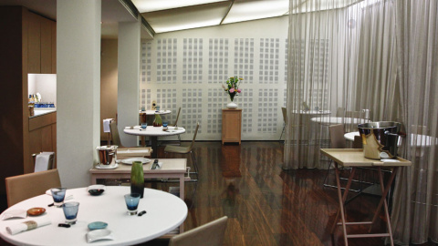 interior del restaurante Riff en Valencia, que cuenta con una estrella Michelin. interior del restaurante Riff en Valencia, que cuenta con una estrella Michelin.