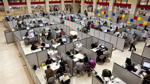 Trabajadores públicos de la Agencia Tributaria. /EFE Trabajadores públicos de la Agencia Tributaria. /EFE