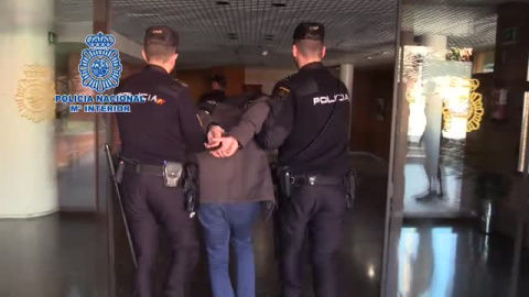 La PolicÃa detiene en Madrid a un joven tras hallar el cuerpo descuartizado de su madre metido en táperes La PolicÃa detiene en Madrid a un joven tras hallar el cuerpo descuartizado de su madre metido en táperes