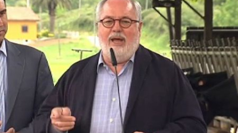 Cañete reclama a Valenciano que "pida perdón" por las sanciones de sobrepesca Cañete reclama a Valenciano que "pida perdón" por las sanciones de sobrepesca