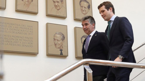El presidente del Partido Popular, Pablo Casado, junto al portavoz del GPP en la Cámara Alta, Ignacio Cosidó. (Ballesteros / EFE) El presidente del Partido Popular, Pablo Casado, junto al portavoz del GPP en la Cámara Alta, Ignacio Cosidó. (Ballesteros / EFE)