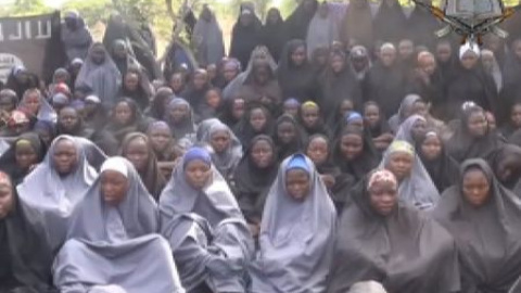 Nuevo vídeo de Boko Haram donde algunas niñas secuestradas recitan el Corán Nuevo vídeo de Boko Haram donde algunas niñas secuestradas recitan el Corán