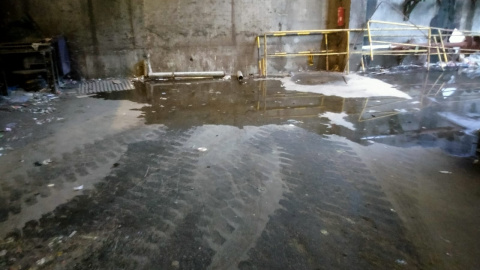 13/9/22 Nave inundada en la planta de reciclaje de Nostián. 13/9/22 Nave inundada en la planta de reciclaje de Nostián.