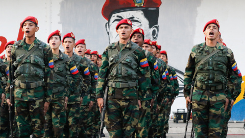 Militares venezolanos durante una ceremonia para conmemorar al expresidente Hugo Chávez. / REUTERS Militares venezolanos durante una ceremonia para conmemorar al expresidente Hugo Chávez. / REUTERS