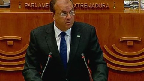 Extremadura debate una moción de censura condenada al fracaso Extremadura debate una moción de censura condenada al fracaso