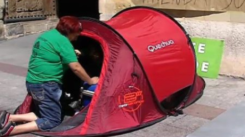 Acampa ante el Ayuntamiento de Elche para pedir un alquiler social Acampa ante el Ayuntamiento de Elche para pedir un alquiler social