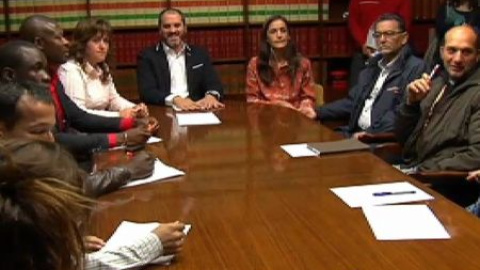 El alcalde de Sestao pide disculpas a los inmigrantes y les ofrece colaboración El alcalde de Sestao pide disculpas a los inmigrantes y les ofrece colaboración