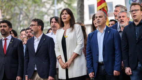 La presidenta de Junts, Laura Borràs, i el secretari general del partit, Jordi Turull, amb la delegació de JxCat en l'ofrena floral a Rafael Casanova. La presidenta de Junts, Laura Borràs, i el secretari general del partit, Jordi Turull, amb la delegació de JxCat en l'ofrena floral a Rafael Casanova.
