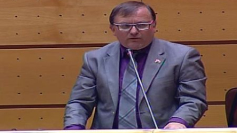 Rifirrafe en el Senado entre IU y la vicepresidenta a cuenta de la Monarquía Rifirrafe en el Senado entre IU y la vicepresidenta a cuenta de la Monarquía