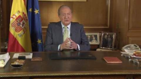 El discurso de abdicación del Rey se grabó varias veces porque se confundía debido a la emoción El discurso de abdicación del Rey se grabó varias veces porque se confundía debido a la emoción