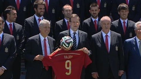 Rajoy transmite a la selección los "mejores deseos" de parte del Rey Rajoy transmite a la selección los "mejores deseos" de parte del Rey