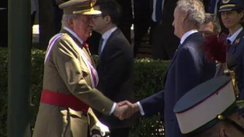 Homenaje al rey en su último desfile día las fuerzas armadas Homenaje al rey en su último desfile día las fuerzas armadas