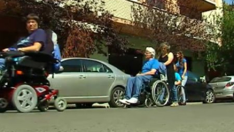 Minúsvalidos protestan por la altura de las aceras Minúsvalidos protestan por la altura de las aceras