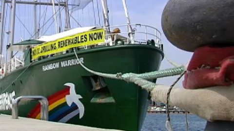 El buque insignia de Greenpeace en Valencia contra las prospecciones de petróleo El buque insignia de Greenpeace en Valencia contra las prospecciones de petróleo