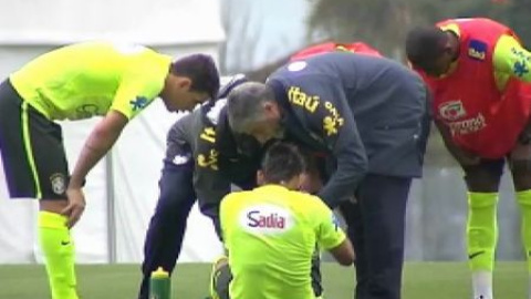 Neymar da el susto en Teresópolis Neymar da el susto en Teresópolis