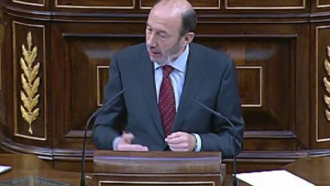 Rubalcaba insiste en el "alma republicana" del partido para defender la monarquía Rubalcaba insiste en el "alma republicana" del partido para defender la monarquía