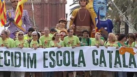Manifestación multitudinaria en Barcelona en apoyo del catalán Manifestación multitudinaria en Barcelona en apoyo del catalán