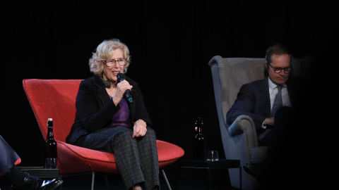 La alcaldesa de Madrid, Manuela Carmena, durante su intervención en una charla con sus homólogos berlinés, Michael Müller, y londinsese, Sadiq Khan. DAVID ARENAL (Ayuntamiento de Madrid) La alcaldesa de Madrid, Manuela Carmena, durante su intervención en una charla con sus homólogos berlinés, Michael Müller, y londinsese, Sadiq Khan. DAVID ARENAL (Ayuntamiento de Madrid)