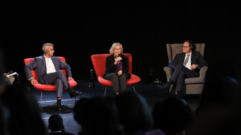 La alcaldesa de Madrid, Manuela Carmena, durante su intervención en una charla con sus homólogos berlinés, Michael Müller, y londinsese, Sadiq Khan. DAVID ARENAL (Ayuntamiento de Madrid) La alcaldesa de Madrid, Manuela Carmena, durante su intervención en una charla con sus homólogos berlinés, Michael Müller, y londinsese, Sadiq Khan. DAVID ARENAL (Ayuntamiento de Madrid)