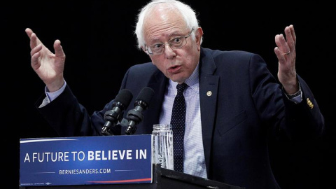 19/04/2016.- Fotografía de archivo tomada el 19 de abril de 2016 que muestra al senador independiente para Vermont Bernie Sanders en un acto electoral en Pennsylvania (Estados Unidos). El senador independiente por el estado de Vermont, Bernie Sanders, an 19/04/2016.- Fotografía de archivo tomada el 19 de abril de 2016 que muestra al senador independiente para Vermont Bernie Sanders en un acto electoral en Pennsylvania (Estados Unidos). El senador independiente por el estado de Vermont, Bernie Sanders, an
