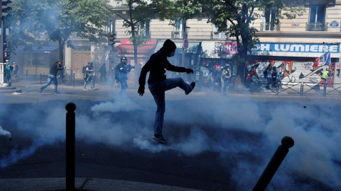 La presencia policial fue abundante durante toda la jornada. / EFE