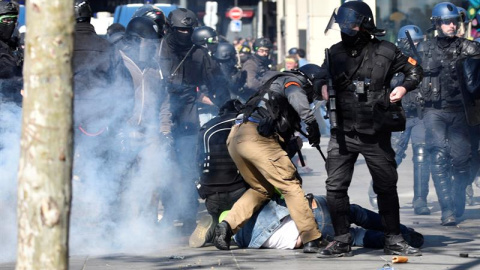 Unos 200 efectivos policiales estuvieron presentes. EFE