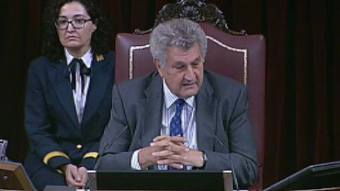 El Congreso, con los diputados del PP en pie, despide con aplausos a un emocionado Rubalcaba El Congreso, con los diputados del PP en pie, despide con aplausos a un emocionado Rubalcaba