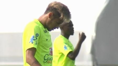 Neymar da un pequeño susto en el entrenamiento de Brasil en Teresópolis Neymar da un pequeño susto en el entrenamiento de Brasil en Teresópolis