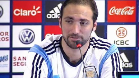 Higuain asegura no saber nada del interés de ningún club Higuain asegura no saber nada del interés de ningún club