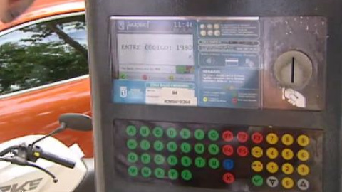 Críticas a los nuevos parquímetros instalados en Madrid Críticas a los nuevos parquímetros instalados en Madrid