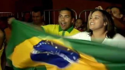 La afición brasileña apoya a la canarinha en el hotel horas antes de la semifinal La afición brasileña apoya a la canarinha en el hotel horas antes de la semifinal