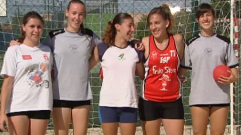 Polémica por el uso del bikini en el balonmano-playa Polémica por el uso del bikini en el balonmano-playa